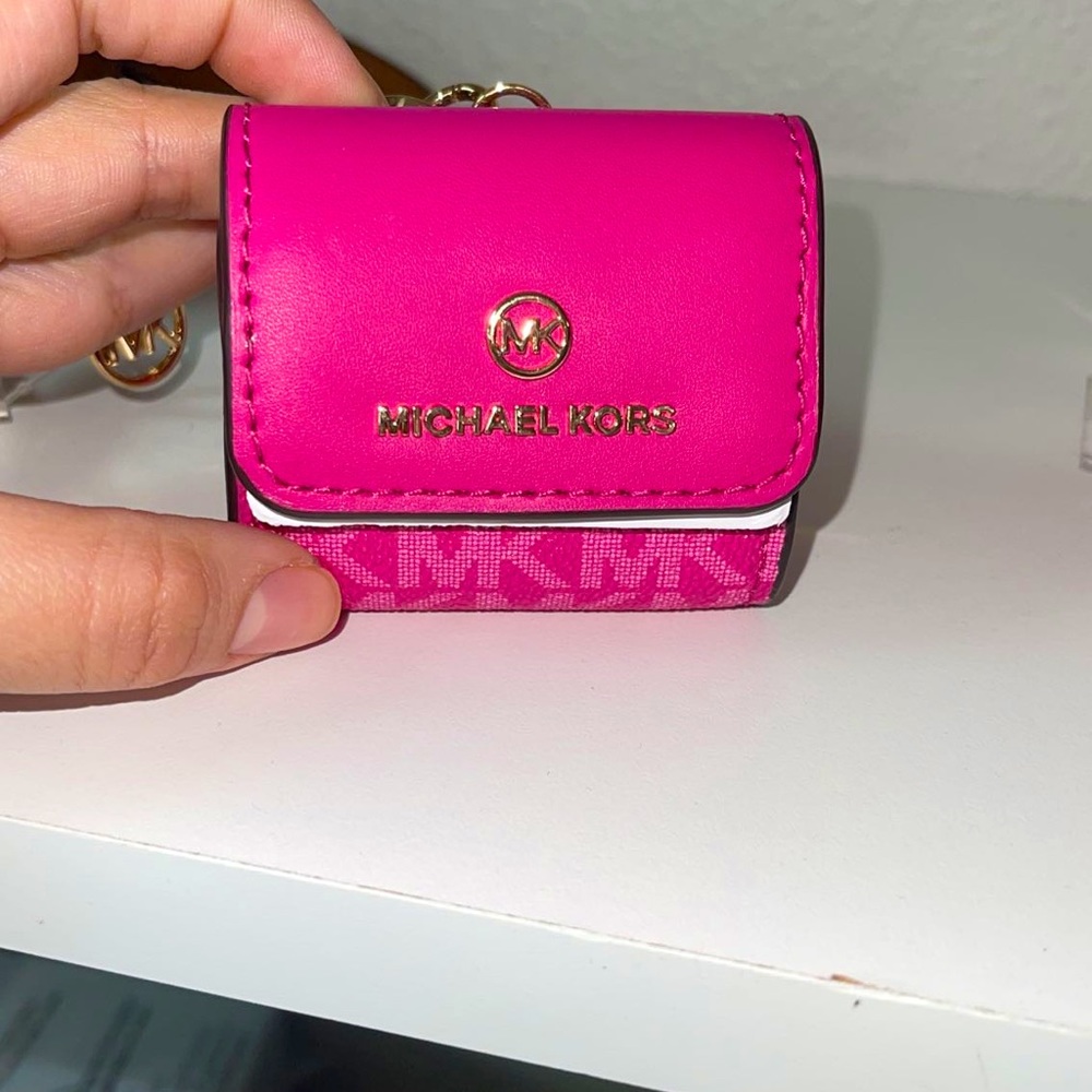 AirPod Pro case - Picture 3 of 3